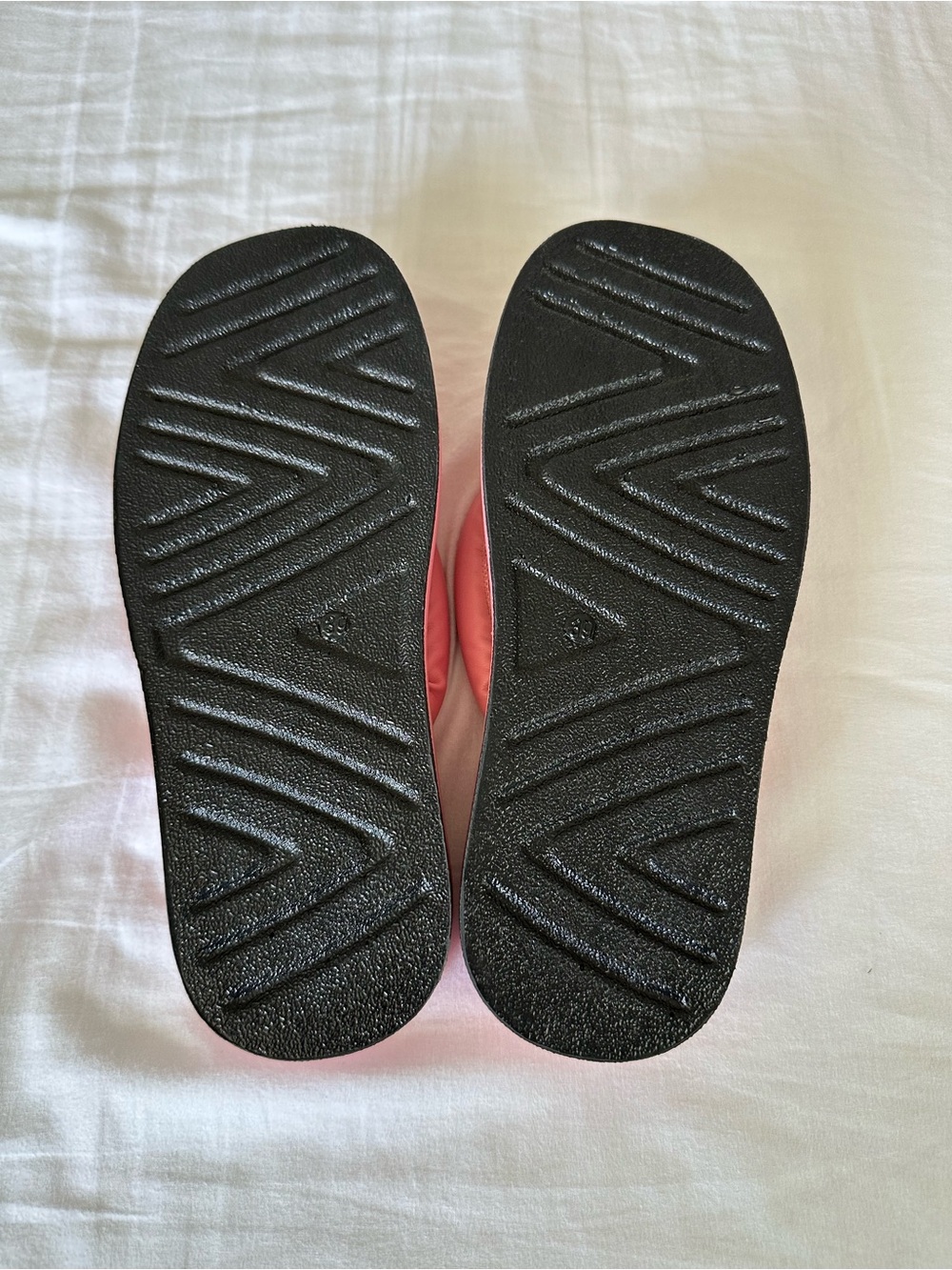 NEW Steve Madden Pink Padded Flip Flop Sandals - Picture 2 of 3